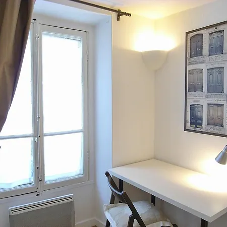 Beautiful In The City Center Apartment Paris
