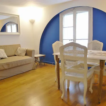 Beautiful In The City Center Apartment